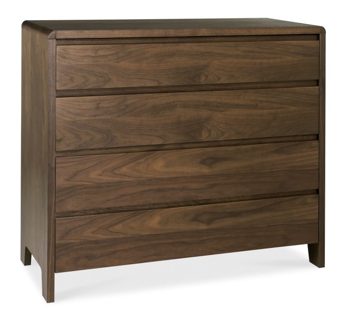 Walnut chest of drawers